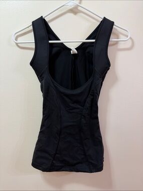Sweet Nothings. Maidenform Flexees Firm Control Shapewear Tank Top. Size Medium